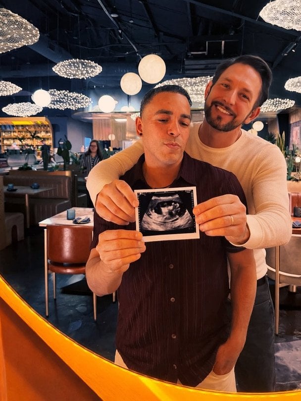 Андрій Хветкевич та Феліпе зі знімком УЗД / © instagram.com/diveeasy