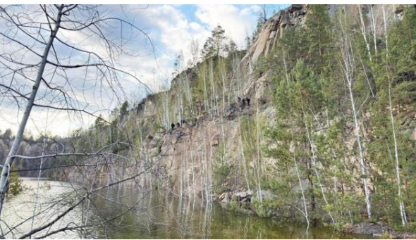 Пролежав добу на уступі кар’єру: на Рівненщині знайшли 10-річного хлопця Пролежав добу на уступі кар’єру: на Рівненщині знайшли 10-річного хлопця
