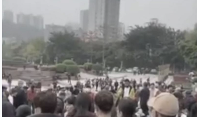 Інвестори великих платформ електронної комерції знову протестують: криза довіри в Китаї поглиблюється (ВІДЕО) Інвестори великих платформ електронної комерції знову протестують: криза довіри в Китаї поглиблюється (ВІДЕО)