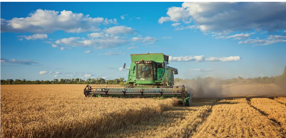 Кабмін скасував вимогу про трирічний стаж для водіїв сільгосптехніки Кабмін скасував вимогу про трирічний стаж для водіїв сільгосптехніки