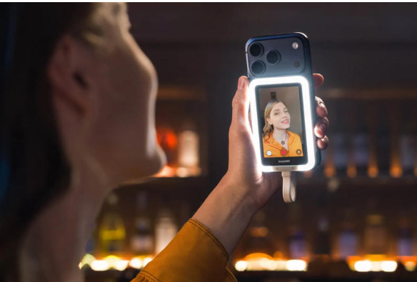 Представлено Insta360 Snap — цифрове дзеркало для зйомки селфі на основну камеру смартфона Представлено Insta360 Snap — цифрове дзеркало для зйомки селфі на основну камеру смартфона