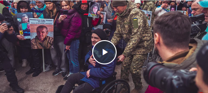 Додому повернулися 182 українці: деталі масштабного Великоднього обміну полоненими Додому повернулися 182 українці: деталі масштабного Великоднього обміну полоненими