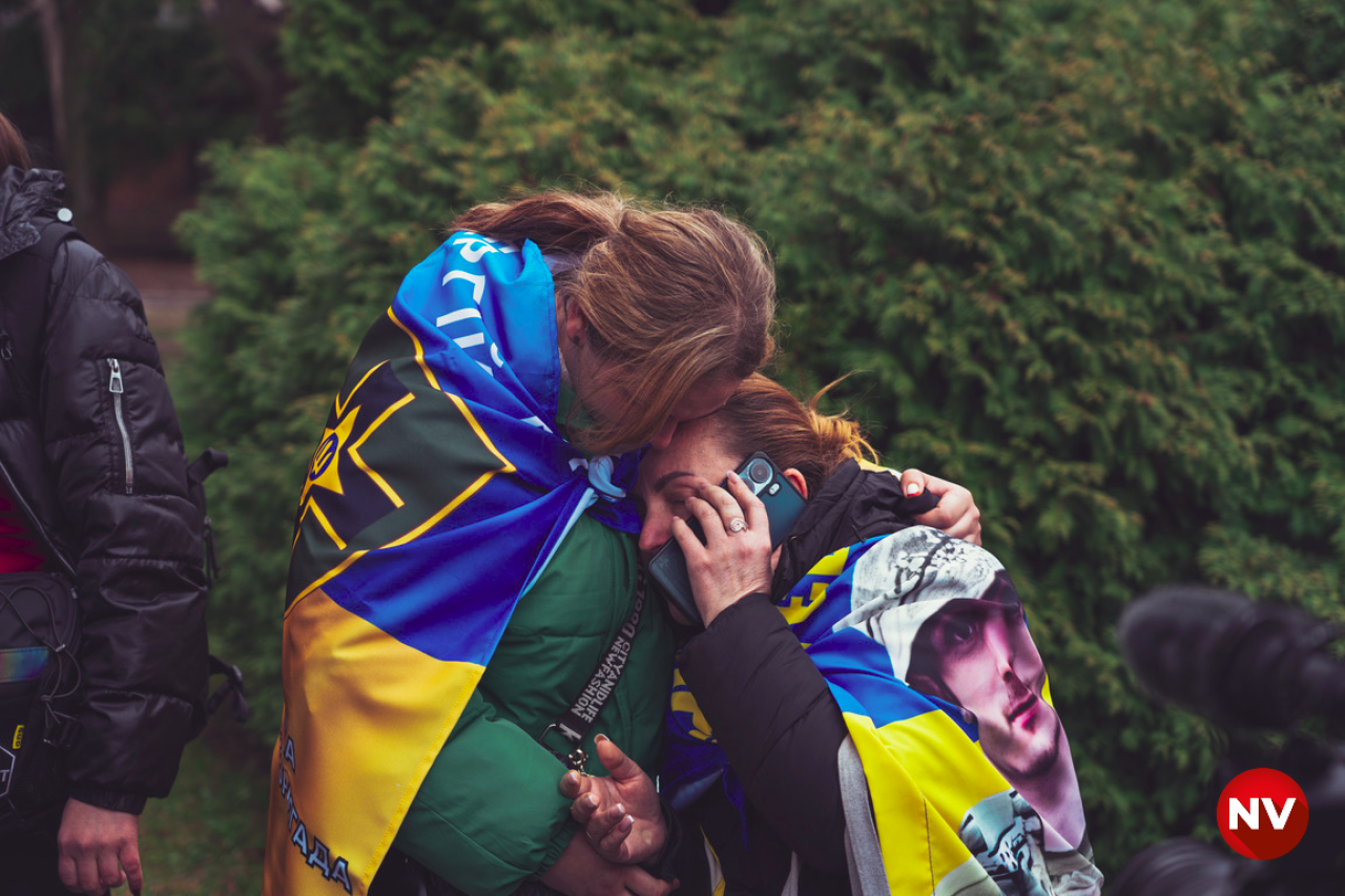 Звільнених полонених зустрічають в Україні (Фото: Сергій Окунєв / NV)