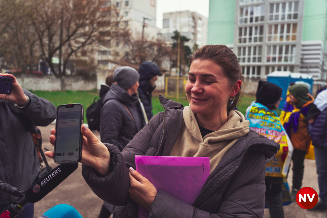 Звільнених полонених зустрічають в Україні (Фото: Сергій Окунєв / NV)