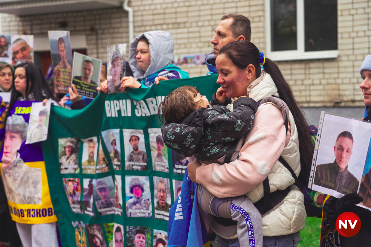 Звільнених полонених зустрічають в Україні (Фото: Сергій Окунєв / NV)