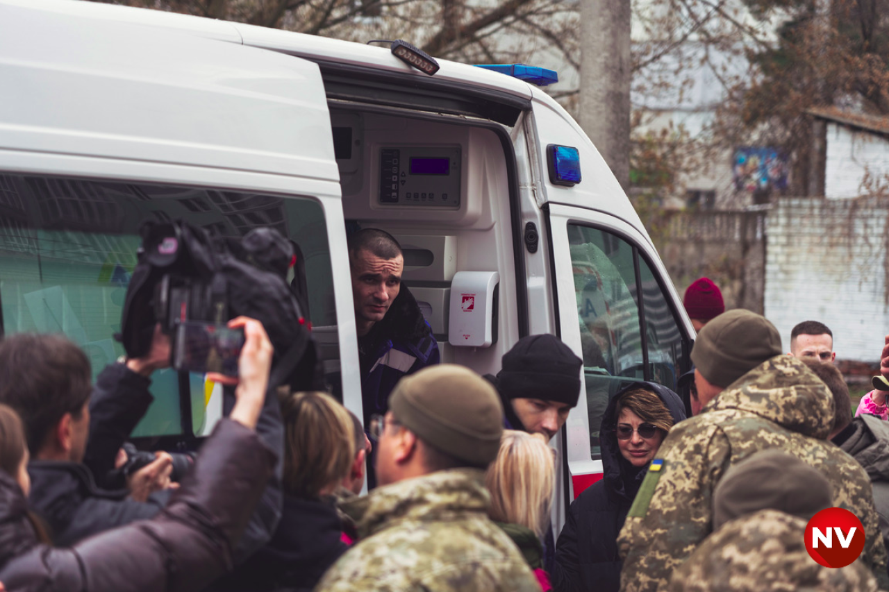 Звільнених полонених зустрічають в Україні (Фото: Сергій Окунєв / NV)