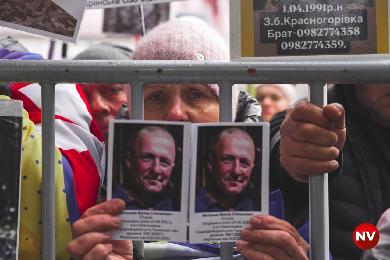 Звільнених полонених зустрічають в Україні (Фото: Сергій Окунєв / NV)