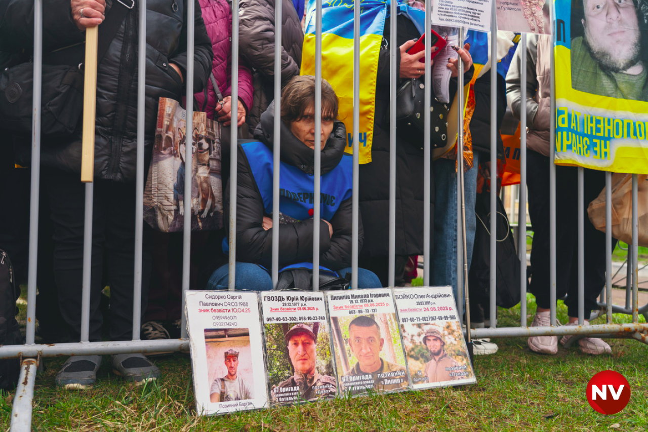 Звільнених полонених зустрічають в Україні (Фото: Сергій Окунєв / NV)