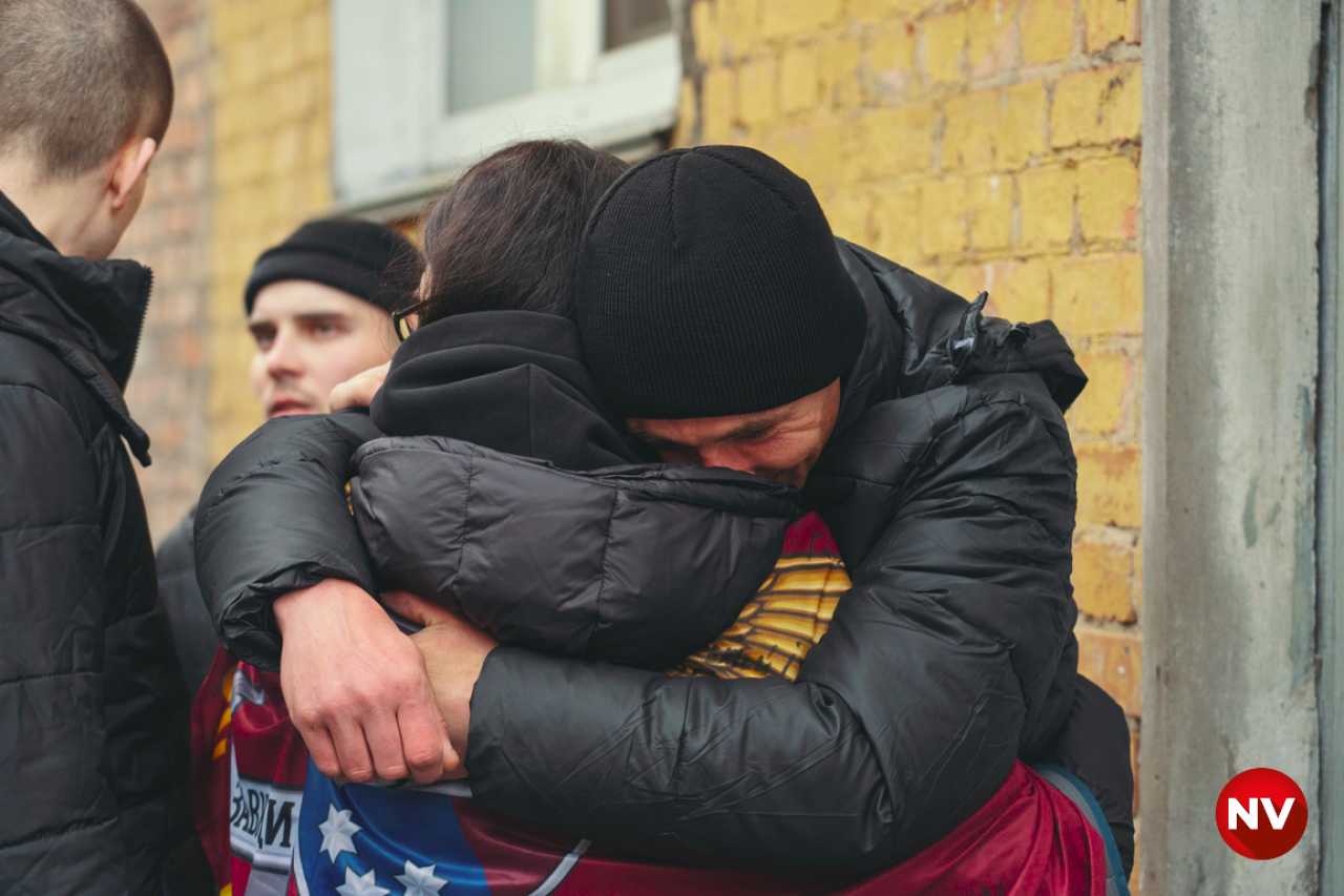 Звільнених полонених зустрічають в Україні (Фото: Сергій Окунєв / NV)
