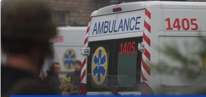 У Херсоні дрон вдарив по авто екстреної допомоги: постраждали два медики У Херсоні дрон вдарив по авто екстреної допомоги: постраждали два медики