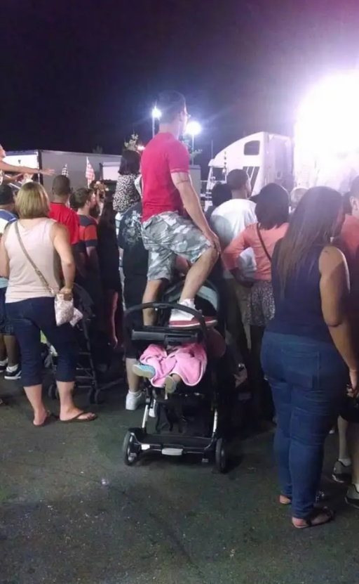 15 дітей, які просто хотіли спокійного дитинства, але батьки вирішили інакше - фото 857375