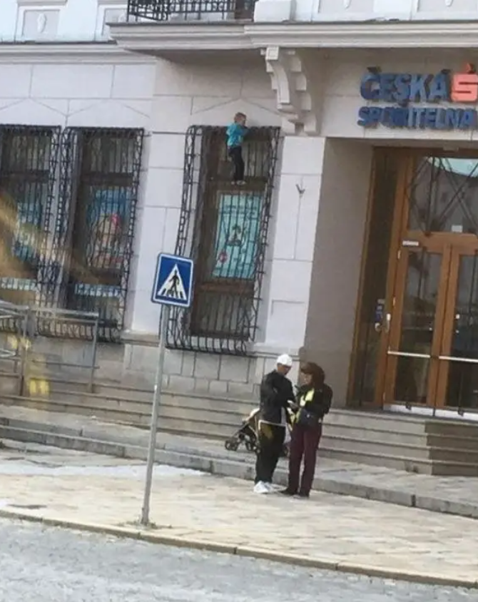 15 дітей, які просто хотіли спокійного дитинства, але батьки вирішили інакше - фото 857381