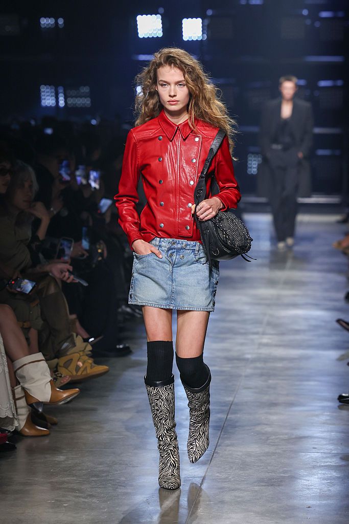 Трендова джинсова спідниця 2026. - фото 857652