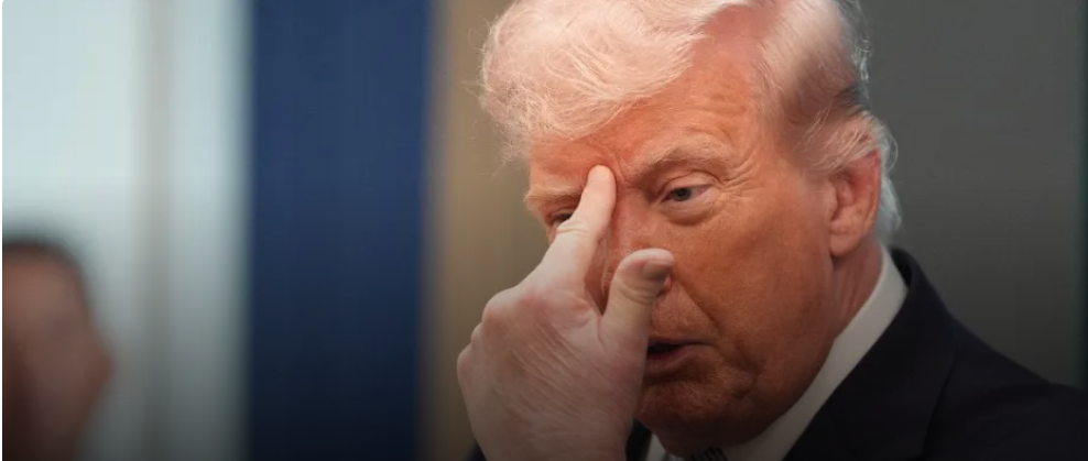 Трамп опублікував ШІ-зображення, де він воює у космосі та позує з інопланетянами Трамп опублікував ШІ-зображення, де він воює у космосі та позує з інопланетянами