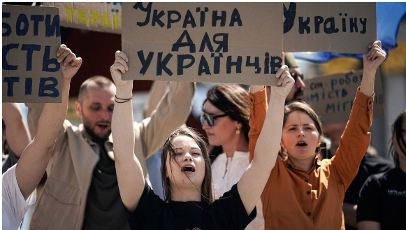 Напруга зростає: на Майдані відбулися протести проти імпорту іноземної робочої сили Напруга зростає: на Майдані відбулися протести проти імпорту іноземної робочої сили