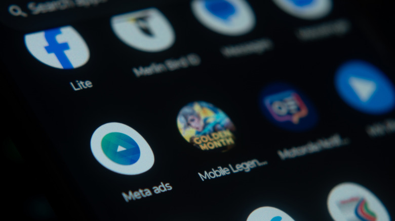 Користувачі Samsung Galaxy повідомляють про проблеми з темним режимом після оновлення One UI 8.5