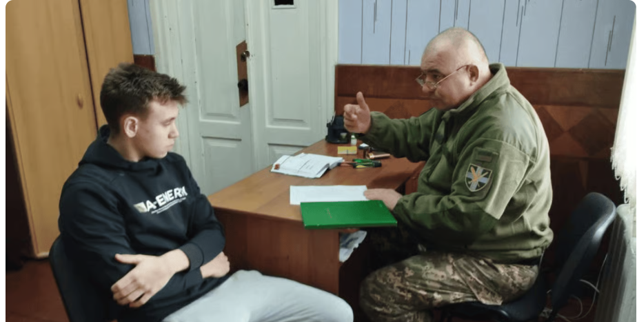 У 25 років призовник має стати військовозобов’язаним: ТЦК дає 30 днів У 25 років призовник має стати військовозобов’язаним: ТЦК дає 30 днів