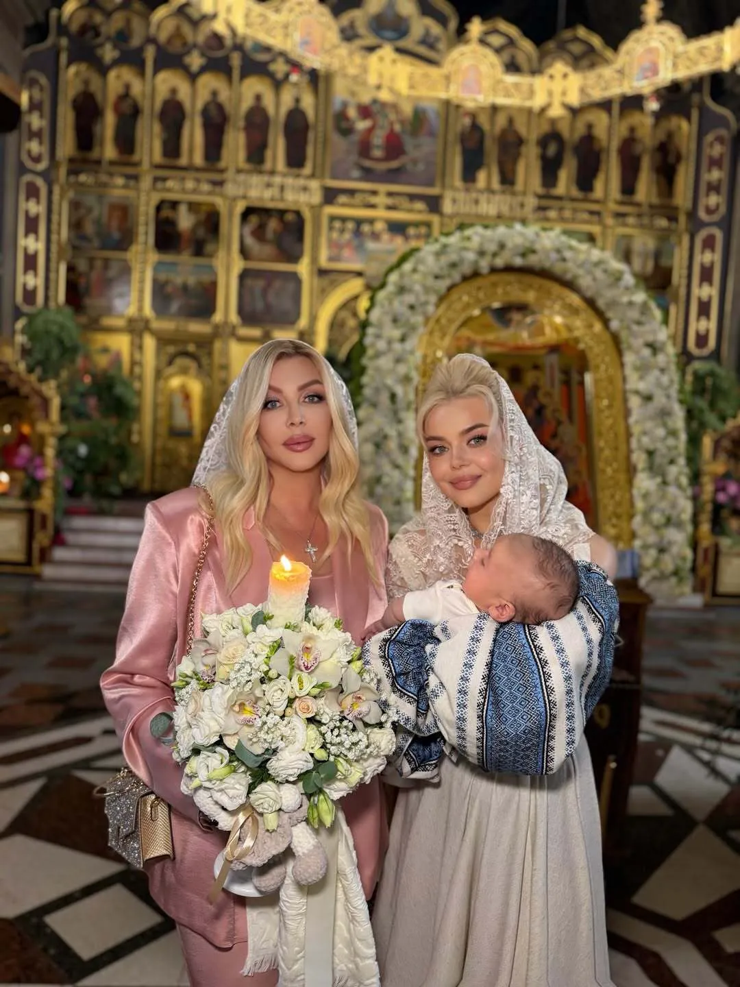Аліна Гросу похрестила сина та розсекретила відому куму, яка відіграла важливу роль в її карʼєрі Аліна Гросу похрестила сина та розсекретила відому куму, яка відіграла важливу роль в її карʼєрі