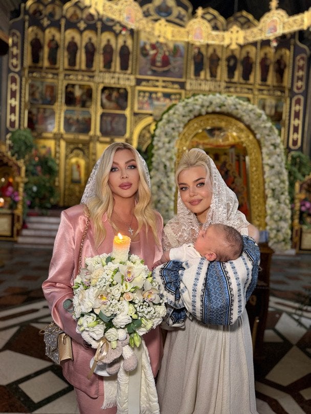 Аліна Гросу з сином і кумою Іриною Білик / © пресслужба Аліни Гросу