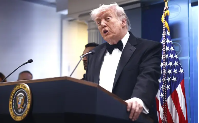 «Нехай вони самі домовляються»: Трамп заявив, що не заперечує проти прямих перемовин України та РФ «Нехай вони самі домовляються»: Трамп заявив, що не заперечує проти прямих перемовин України та РФ