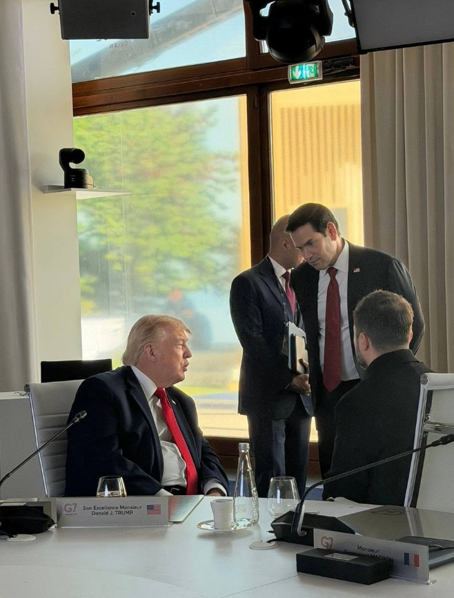 Володимир Зеленський та Дональд Трамп зустрілися на полях саміту G7, фото Володимир Зеленський та Дональд Трамп зустрілися на полях саміту G7, фото