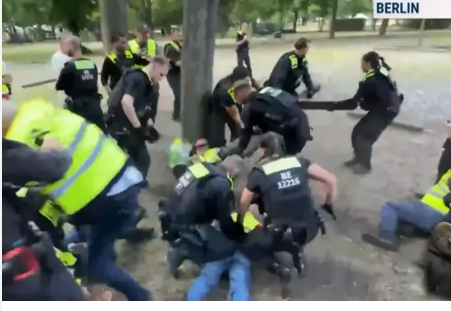 У Берліні затримали учасників польського Руху захисту кордонів У Берліні затримали учасників польського Руху захисту кордонів