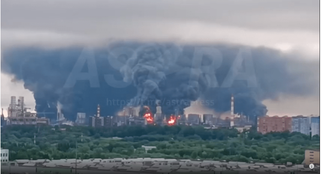 "Країна із сірниками підпалила бензоколонку": удари України по Москві спровокували хвилю мемів (ФОТО, ВІДЕО) "Країна із сірниками підпалила бензоколонку": удари України по Москві спровокували хвилю мемів (ФОТО, ВІДЕО)