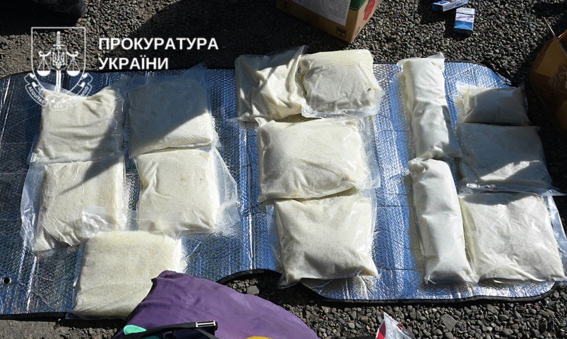 На Буковині викрито потужну нарколабораторію, яка забезпечувала психотропами всю країну На Буковині викрито потужну нарколабораторію, яка забезпечувала психотропами всю країну