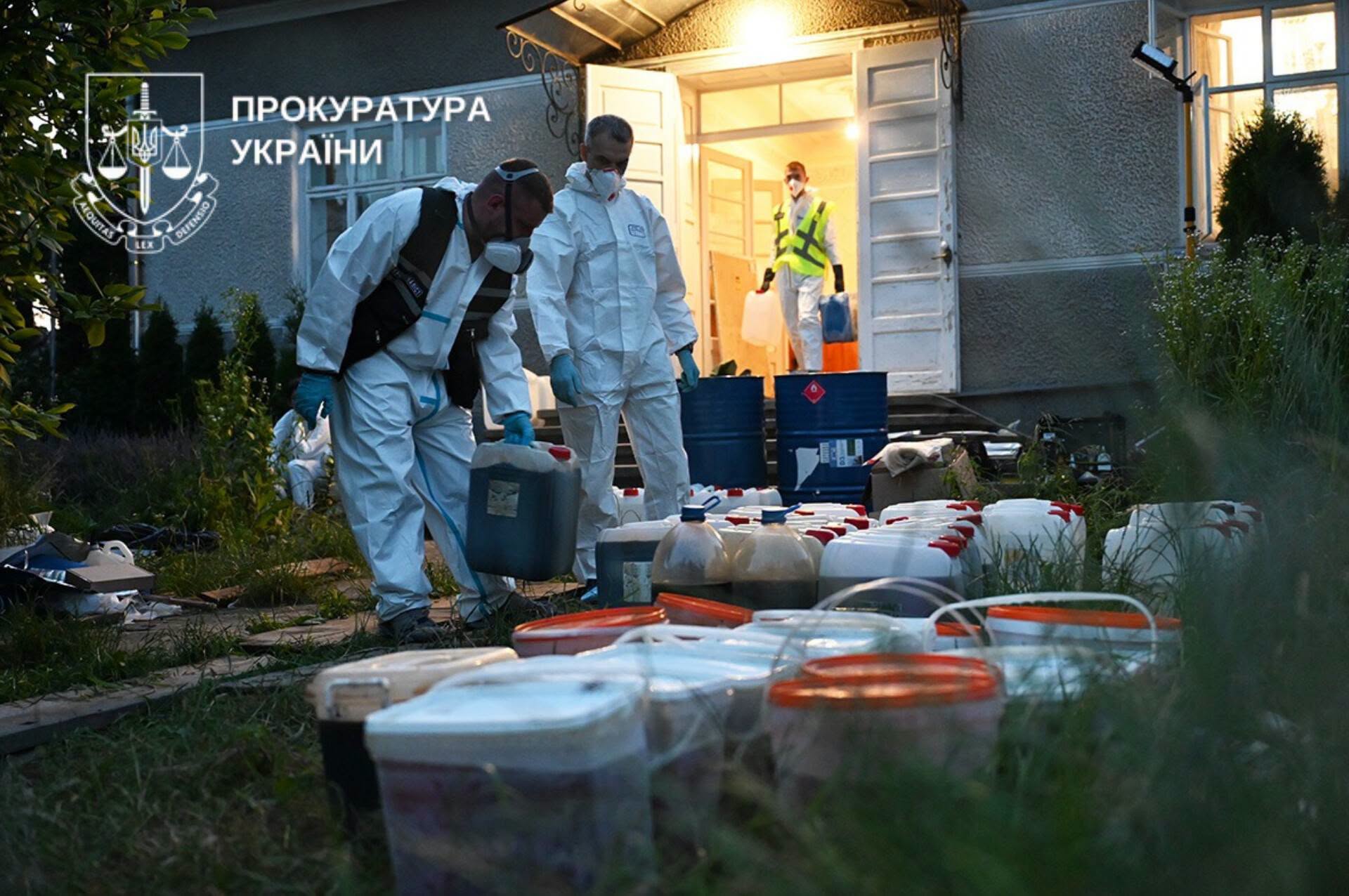 На Буковині викрито потужну нарколабораторію, яка забезпечувала психотропами всю країну На Буковині викрито потужну нарколабораторію, яка забезпечувала психотропами всю країну