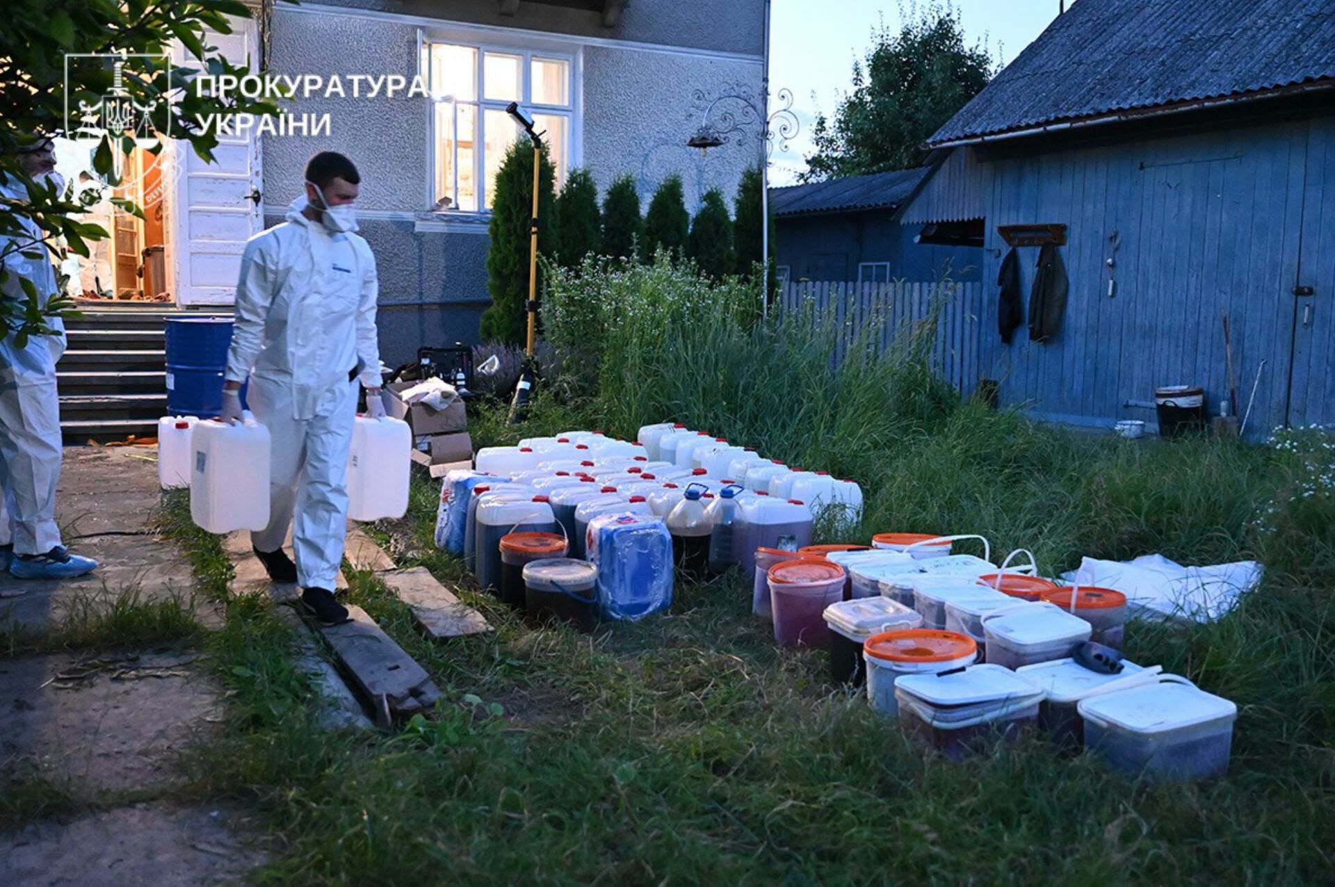 На Буковині викрито потужну нарколабораторію, яка забезпечувала психотропами всю країну На Буковині викрито потужну нарколабораторію, яка забезпечувала психотропами всю країну