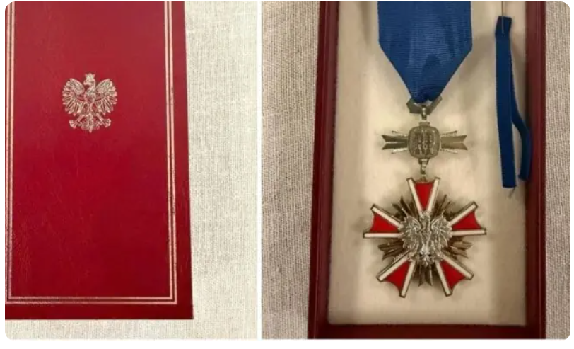 Володимир Гройсман повернув державну нагороду Польщі на знак солідарності із Зеленським Володимир Гройсман повернув державну нагороду Польщі на знак солідарності із Зеленським