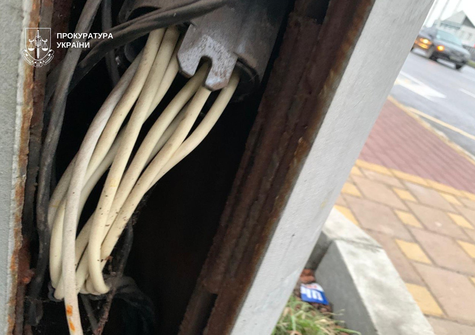 Понад 850 тис. грн збитків і опори, які не відповідали вимогам: у Києві підозрюються посадовиця «Київавтодору» та підрядник Понад 850 тис. грн збитків і опори, які не відповідали вимогам: у Києві підозрюються посадовиця «Київавтодору» та підрядник