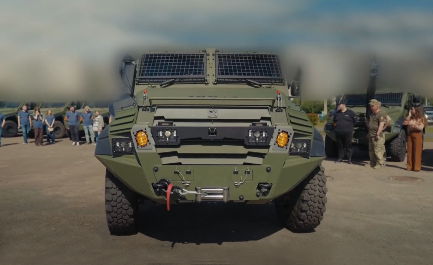 Поляки задонатили на броньовані медеваки для українських військових Поляки задонатили на броньовані медеваки для українських військових