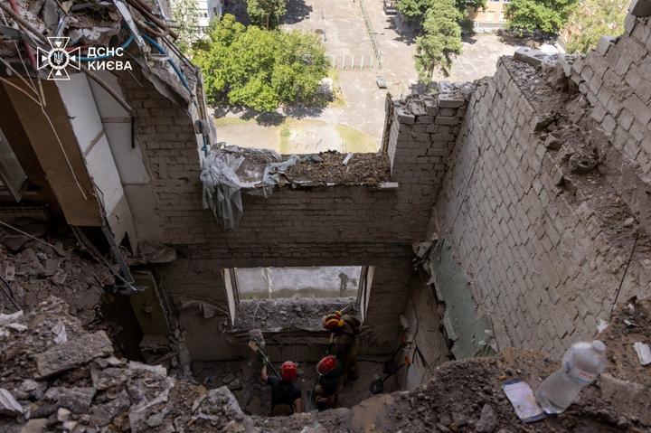 У Києві завершили ліквідацію наслідків удару РФ: кількість загиблих зросла до 31 У Києві завершили ліквідацію наслідків удару РФ: кількість загиблих зросла до 31