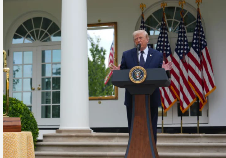 Трамп анонсував будівництво нового вертолітного майданчика у Білому домі за 6 мільйонів доларів Трамп анонсував будівництво нового вертолітного майданчика у Білому домі за 6 мільйонів доларів
