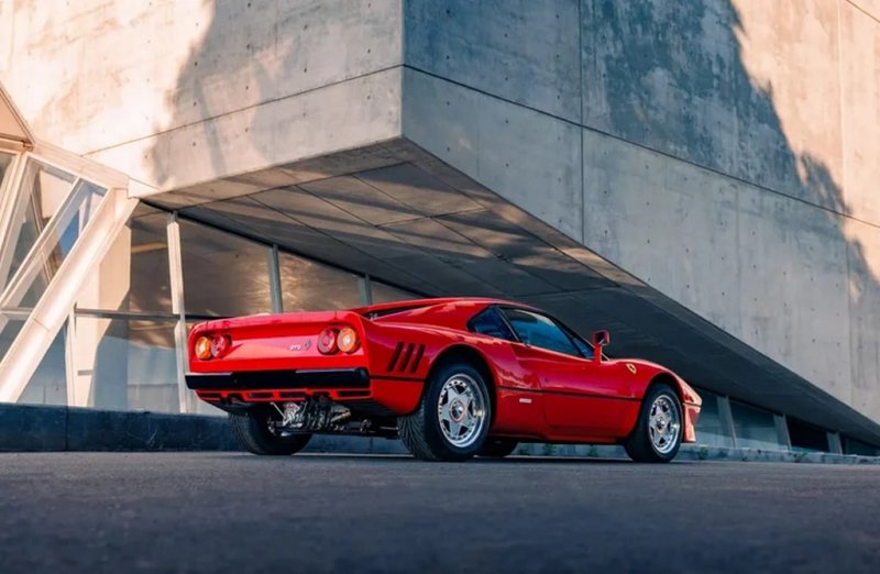 Ексклюзив за $11 мільйонів: на продаж виставили Ferrari 80-х із пробігом 1500 км (ФОТО) Ексклюзив за $11 мільйонів: на продаж виставили Ferrari 80-х із пробігом 1500 км (ФОТО)