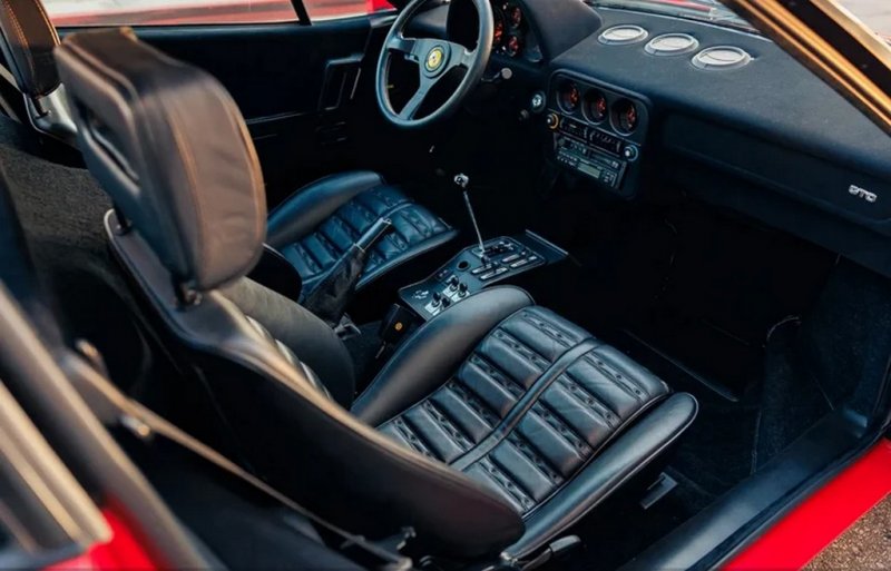 Ексклюзив за $11 мільйонів: на продаж виставили Ferrari 80-х із пробігом 1500 км (ФОТО) Ексклюзив за $11 мільйонів: на продаж виставили Ferrari 80-х із пробігом 1500 км (ФОТО)