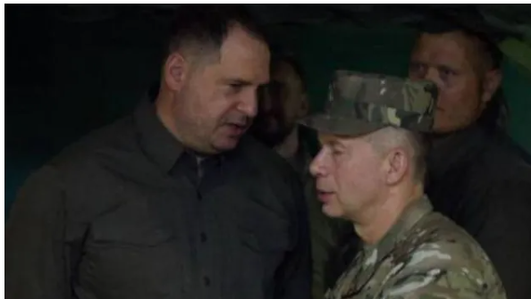 Єрмак терміново зустрівся із Сирським після відставки Федорова: що відомо Єрмак терміново зустрівся із Сирським після відставки Федорова: що відомо