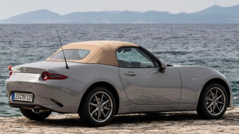 Оновлена Mazda MX-5 2027: культовий родстер втратив потужний двигун, але отримав нову версію Оновлена Mazda MX-5 2027: культовий родстер втратив потужний двигун, але отримав нову версію