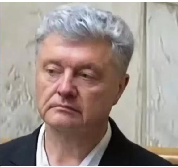 Сумний Петро Порошенко у Верховній Раді став новою зіркою соцмереж та мемів Сумний Петро Порошенко у Верховній Раді став новою зіркою соцмереж та мемів