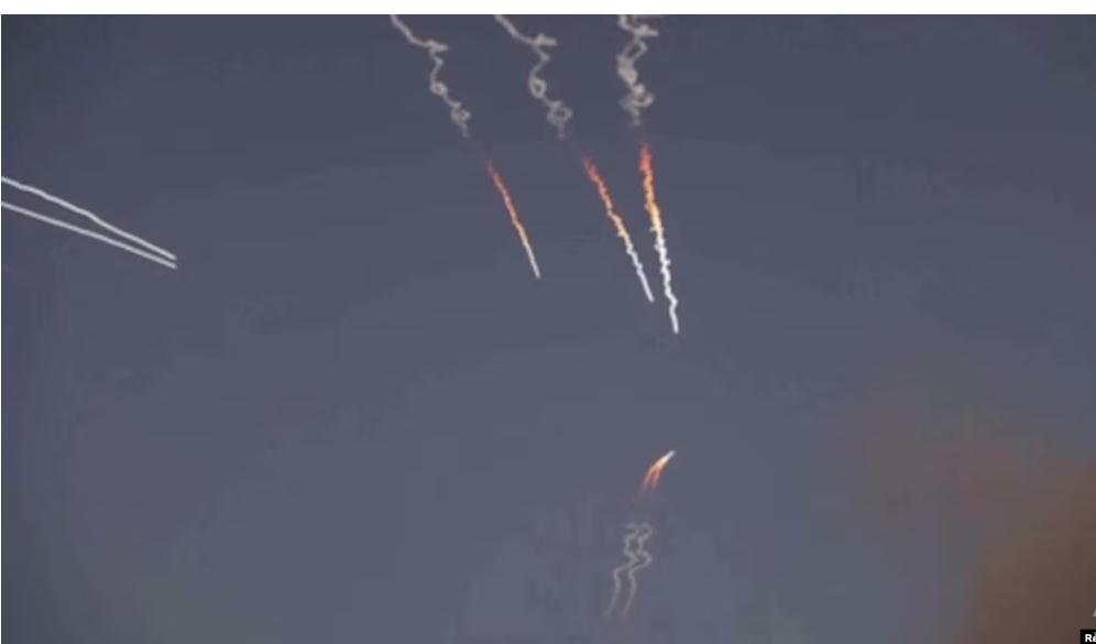 Іран заявив про удар по військовій базі США в Бахрейні: жителів закликають сховатися Іран заявив про удар по військовій базі США в Бахрейні: жителів закликають сховатися