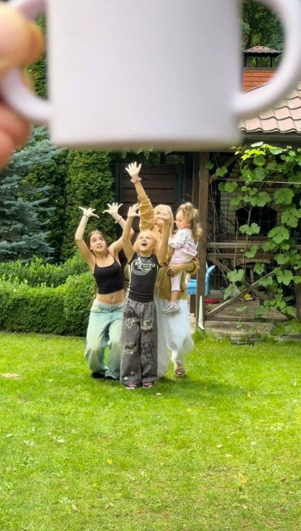 Лілія Ребрик з доньками / © instagram.com/liliya_rebryk