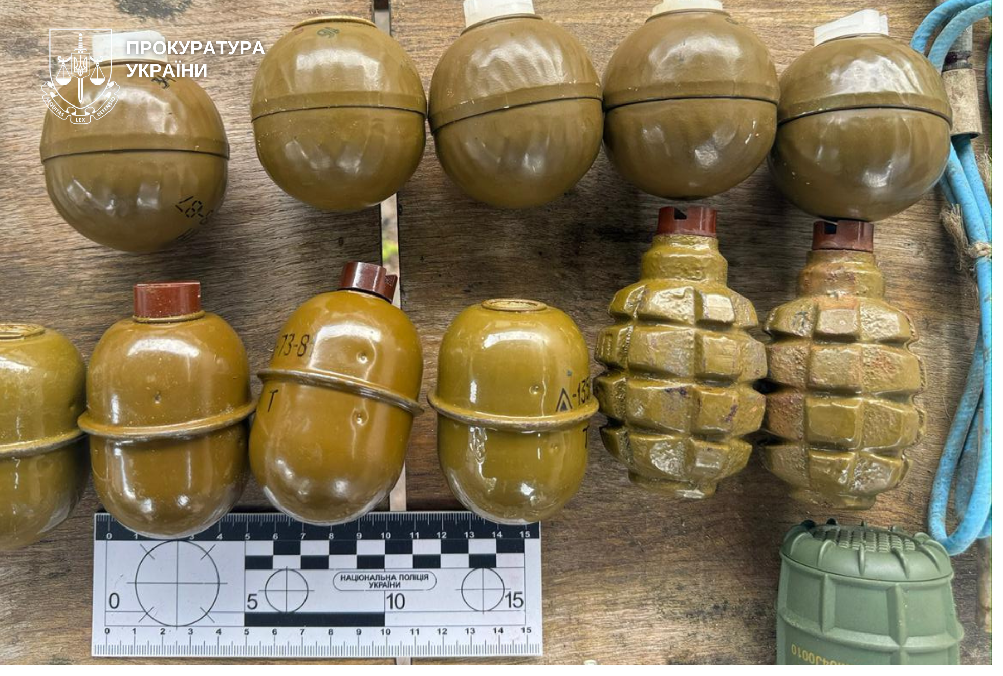 Судитимуть жителя Хмельниччини, в якого було вилучено арсенал зброї та боєприпасів Судитимуть жителя Хмельниччини, в якого було вилучено арсенал зброї та боєприпасів