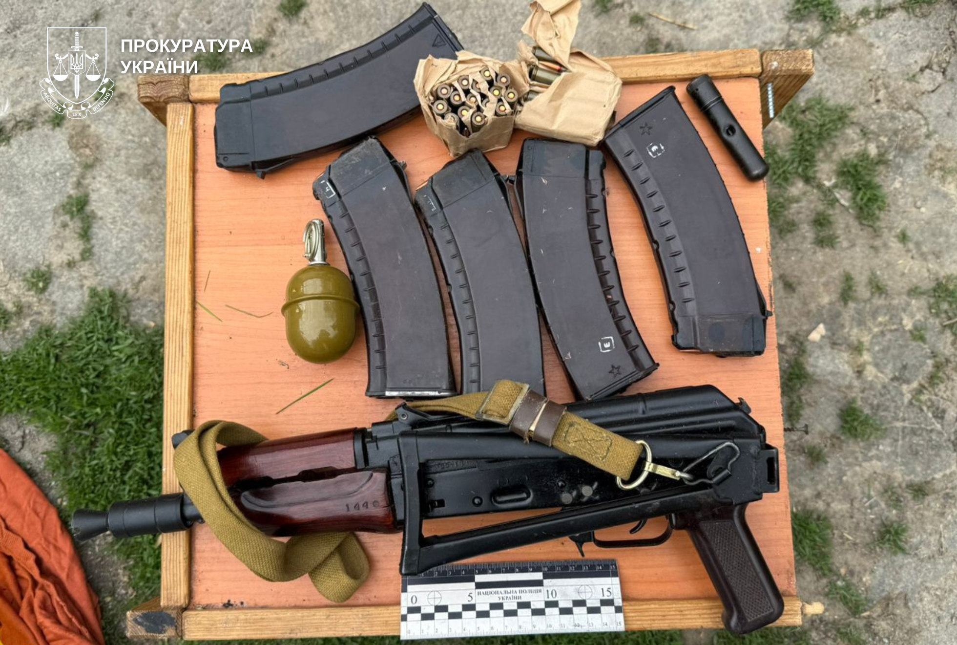 Судитимуть жителя Хмельниччини, в якого було вилучено арсенал зброї та боєприпасів Судитимуть жителя Хмельниччини, в якого було вилучено арсенал зброї та боєприпасів