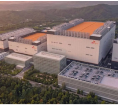 SK Hynix інвестує мільярди доларів у нові фабрики пам'яті, але дефіцит чипів швидко не закінчиться SK Hynix інвестує мільярди доларів у нові фабрики пам'яті, але дефіцит чипів швидко не закінчиться