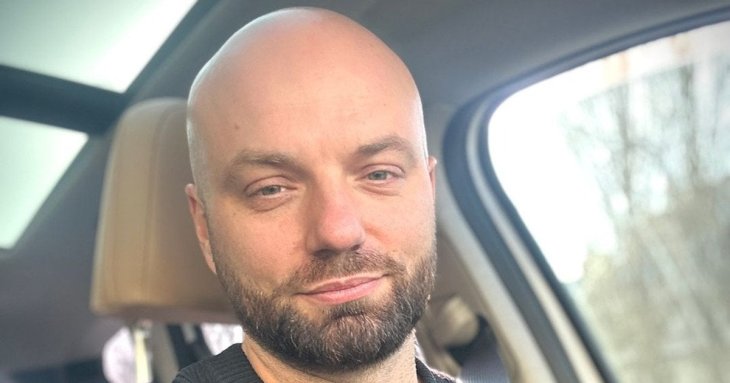 Виїхав за кордон і нарвався на критику: Слава Дьомін різко відповів на закиди про