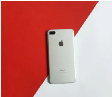 Apple попередила власників iPhone у 110 країнах: телефони можуть атакувати шпигуни Apple попередила власників iPhone у 110 країнах: телефони можуть атакувати шпигуни