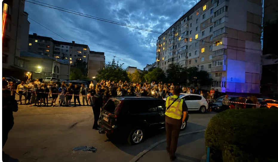 У Тернополі люди побили працівників ТЦК: є поранені У Тернополі люди побили працівників ТЦК: є поранені