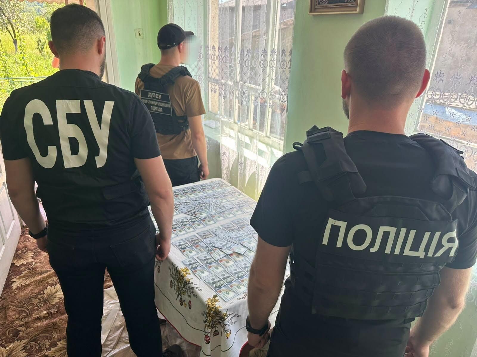 $17 000 за два маршрути: на Закарпатті зірвали переправлення через кордон $17 000 за два маршрути: на Закарпатті зірвали переправлення через кордон
