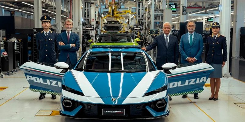 Lamborghini випустила Temerario для поліції зі швидкістю 343 км/год (ФОТО) Lamborghini випустила Temerario для поліції зі швидкістю 343 км/год (ФОТО)